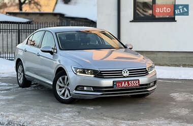 Седан Volkswagen Passat 2018 в Луцке
