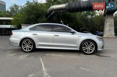 Седан Volkswagen Passat 2017 в Николаеве