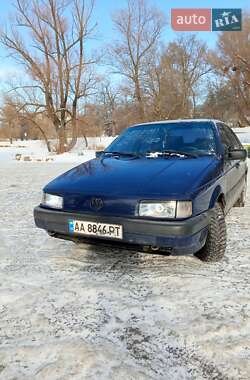 Седан Volkswagen Passat 1990 в Києві