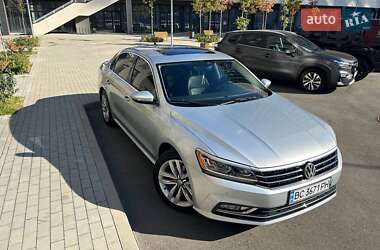 Седан Volkswagen Passat 2016 в Киеве