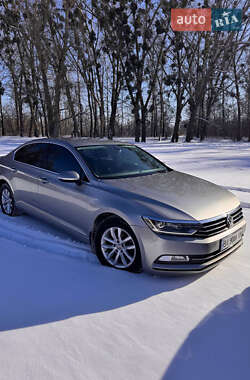 Седан Volkswagen Passat 2016 в Гадяче