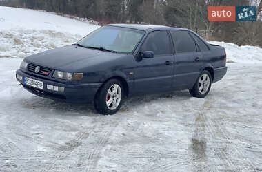 Седан Volkswagen Passat 1995 в Львове