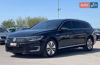 Универсал Volkswagen Passat 2017 в Ужгороде
