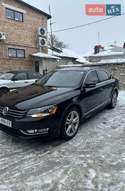 Седан Volkswagen Passat 2012 в Волочиске