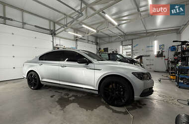 Седан Volkswagen Passat 2015 в Звягеле