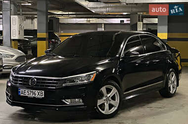 Седан Volkswagen Passat 2017 в Днепре