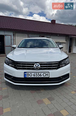 Седан Volkswagen Passat 2017 в Тернополе