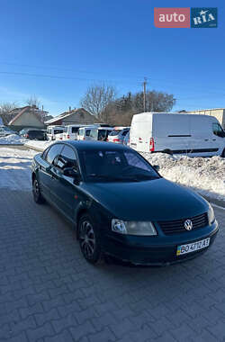 Седан Volkswagen Passat 1998 в Рівному