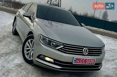 Седан Volkswagen Passat 2015 в Калуше