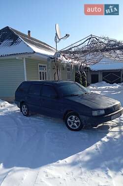 Універсал Volkswagen Passat 1988 в Кельменцях