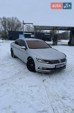 Седан Volkswagen Passat 2015 в Звягеле