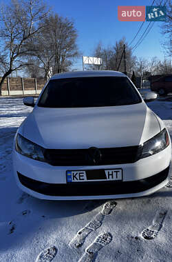 Седан Volkswagen Passat 2014 в Кам'янському