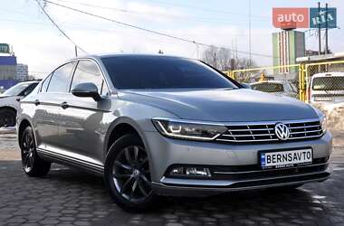 Седан Volkswagen Passat 2015 в Львові