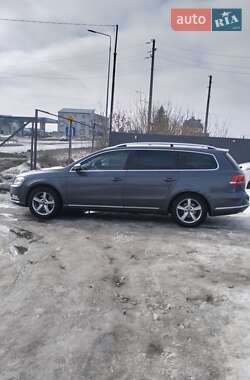 Універсал Volkswagen Passat 2012 в Тернополі