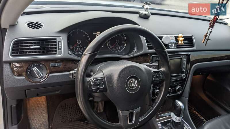 Седан Volkswagen Passat 2015 в Львове