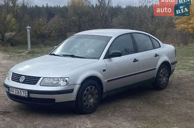 Седан Volkswagen Passat 1996 в Гостомелі