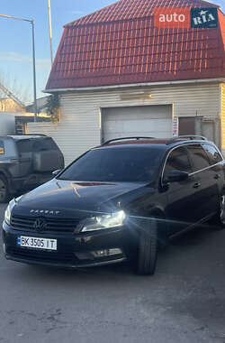 Универсал Volkswagen Passat 2011 в Киеве
