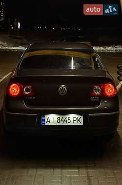 Седан Volkswagen Passat 2006 в Мироновке