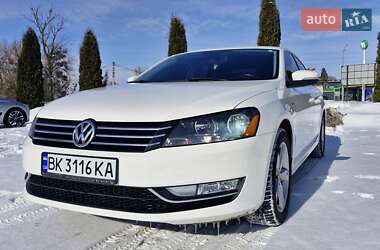 Седан Volkswagen Passat 2015 в Ровно