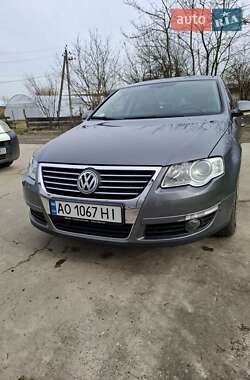 Седан Volkswagen Passat 2006 в Виноградові