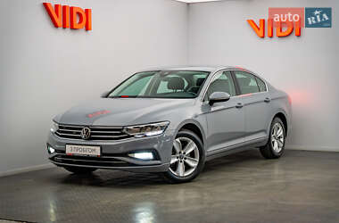 Седан Volkswagen Passat 2021 в Киеве