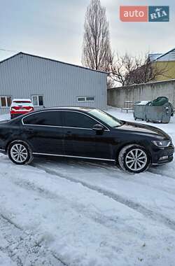 Седан Volkswagen Passat 2015 в Украинке