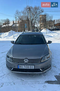 Універсал Volkswagen Passat 2011 в Підгайцях