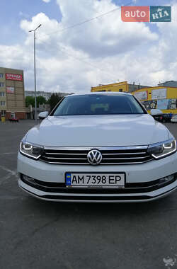 Універсал Volkswagen Passat 2016 в Житомирі