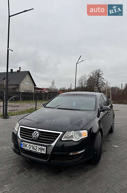 Седан Volkswagen Passat 2005 в Любомле