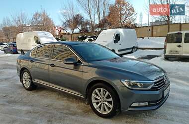 Седан Volkswagen Passat 2015 в Києві