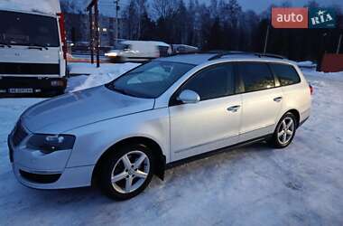 Універсал Volkswagen Passat 2005 в Новояворівську
