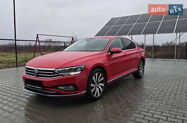 Седан Volkswagen Passat 2022 в Береговому
