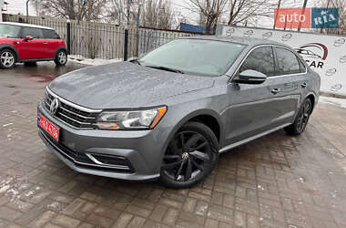 Седан Volkswagen Passat 2018 в Днепре