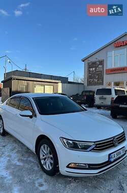 Седан Volkswagen Passat 2015 в Киеве
