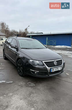 Универсал Volkswagen Passat 2010 в Ровно