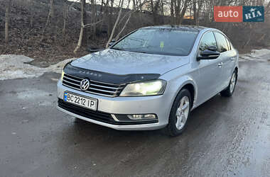 Седан Volkswagen Passat 2011 в Львове