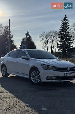 Седан Volkswagen Passat 2016 в Самборе