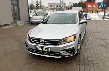 Седан Volkswagen Passat 2018 в Львове