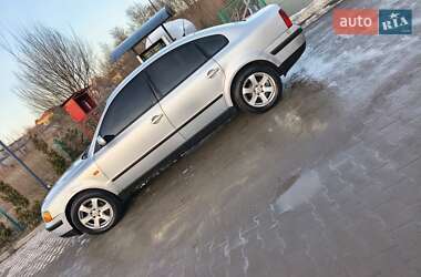 Седан Volkswagen Passat 1996 в Турке