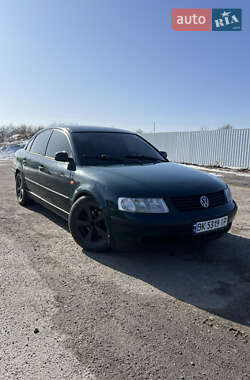 Седан Volkswagen Passat 1998 в Корце