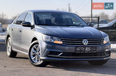 Седан Volkswagen Passat 2016 в Києві