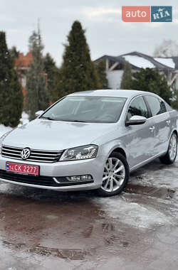 Седан Volkswagen Passat 2014 в Стрые