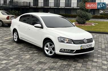 Седан Volkswagen Passat 2013 в Мукачевому
