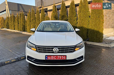 Седан Volkswagen Passat 2017 в Ровно