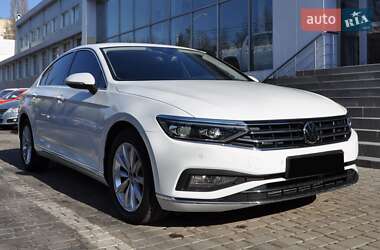 Седан Volkswagen Passat 2020 в Одессе