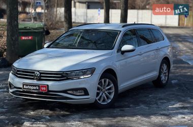 Универсал Volkswagen Passat 2022 в Киеве