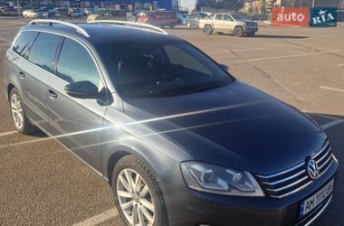 Універсал Volkswagen Passat 2012 в Житомирі