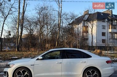 Седан Volkswagen Passat 2021 в Чернівцях