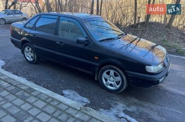 Седан Volkswagen Passat 1995 в Золочеве
