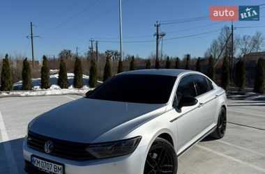 Седан Volkswagen Passat 2015 в Звягелі